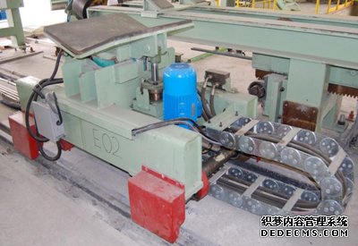 钢铝拖链在钢管防腐设备应用图